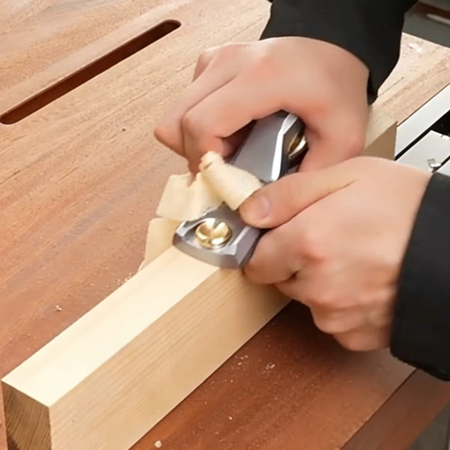 FNICEL Holzbearbeitungs-Handhobel mit Niedrigwinkel aus Aluminiumlegierung in Silber mit polierter Stahlklinge für gratfreie Holzbearbeitung und DIY-Projekte - Bild 2