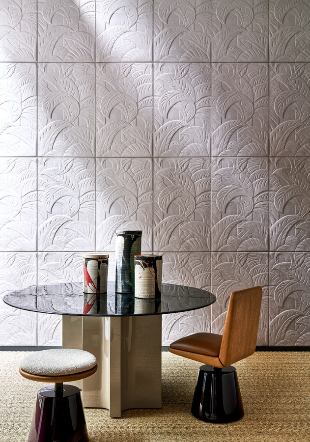 Arte International Wallpaper Medjoul in Zinc Grey mit botanischem und geometrischem Design im Textil-Look - Bild 1