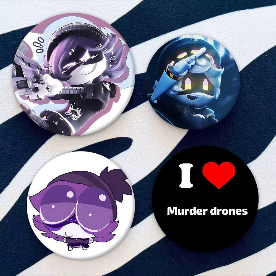 52TOYS Brosche, M-Murder Drohnen Anime, Weißblech - Bild 3