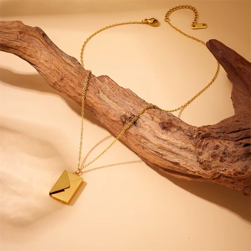 DIEYURO Halskette mit Umschlag Anhänger, Edelstahl, Gold, Damen - Bild 5