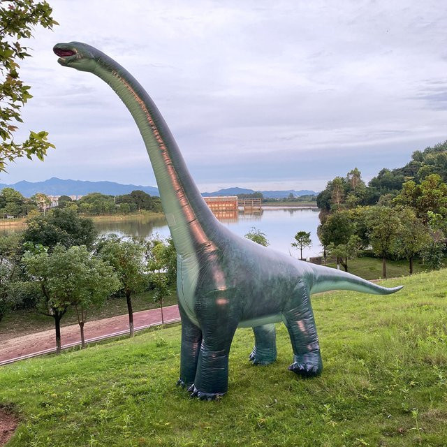 HAPPY WALK Giraffatitan-Dinosaurier-Kostüm, aufblasbar, Grün - Bild 1