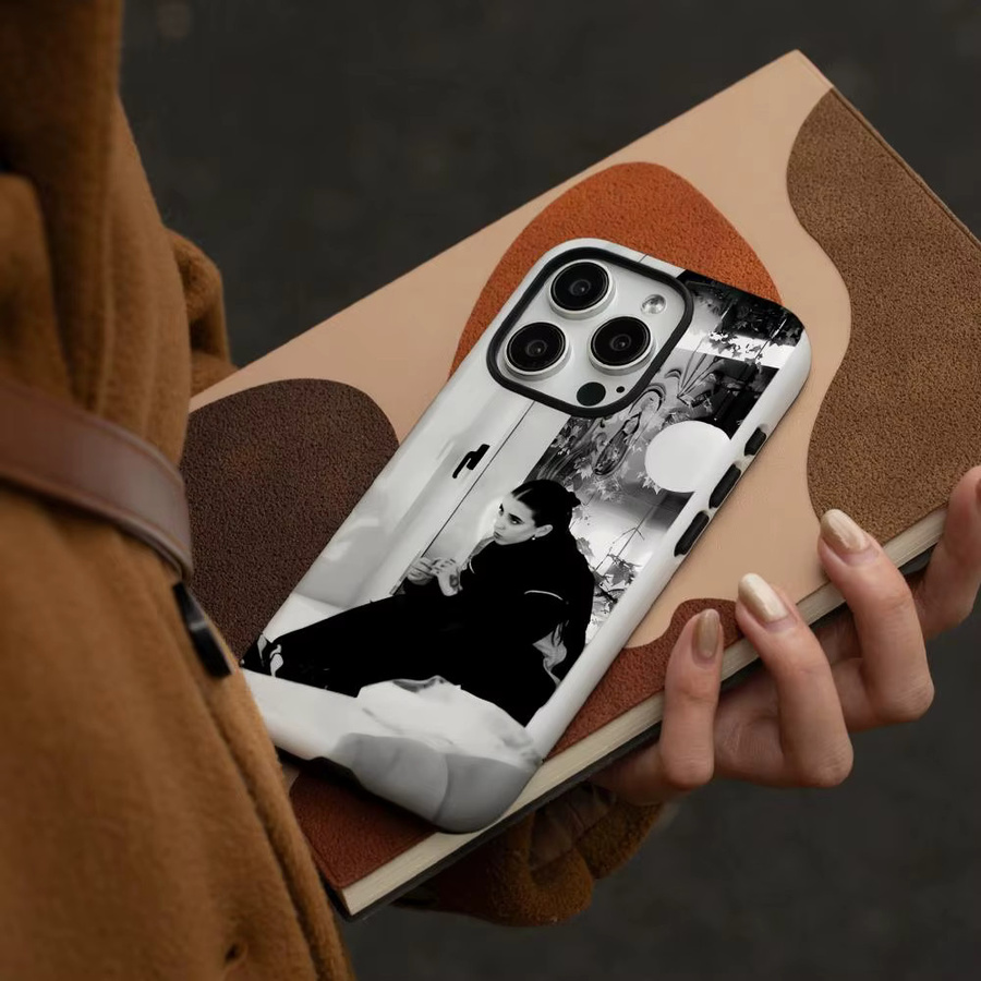 Y-Young Miko Miko Handyhülle für iPhone 17 16 15 14 13 12 Pro Max Plus mit glänzender HD-Doppelschicht-Flüssigkeitshartschale in White und Multicolour - Bild 2