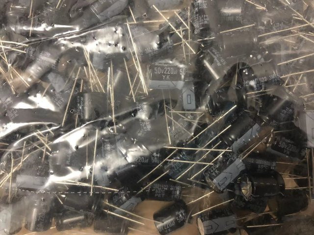 Rubycon YK Serie Aluminium-Elektrolytkondensator 220uF 50V, 10 Stück, B/H/T: 12,5 x 10 mm - Bild 1