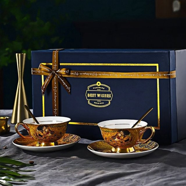 Elegantes Kaffeeset aus Knochenporzellan im Barockstil mit Tassen und Untertassen - Bild 1