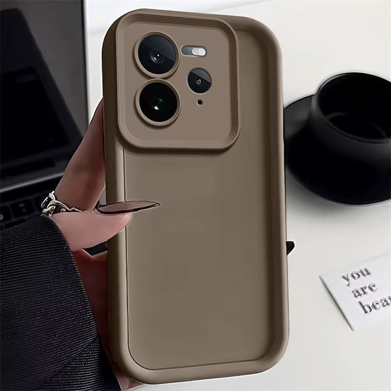 Stoßfeste Matte Schutzhülle für Realme GT7 Pro in Braun mit Hautgefühl - Bild 1