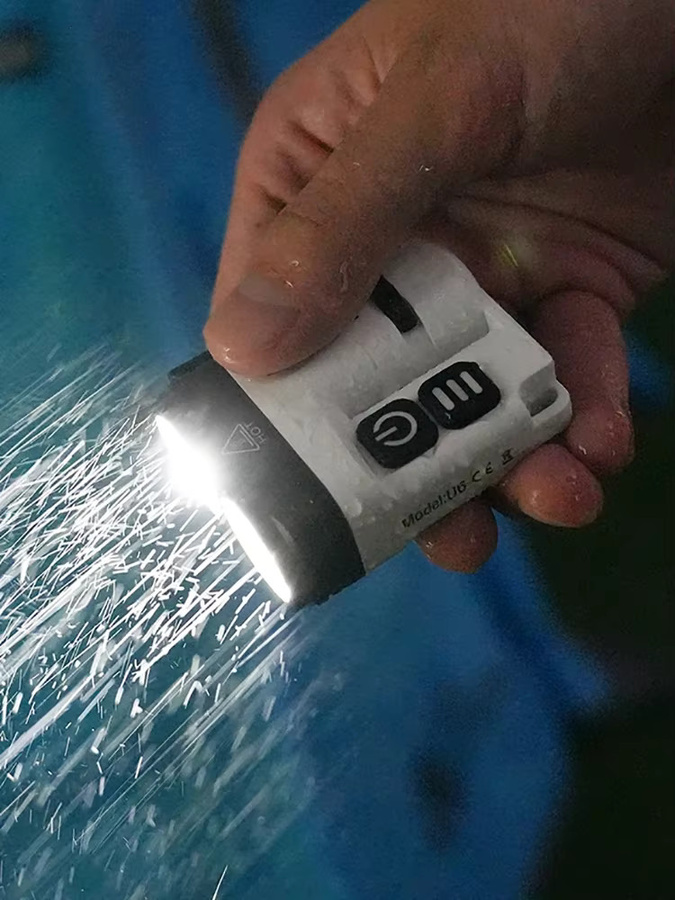 BORUiT U6 SST20 LED EDC Taschenlampe mit 1600LM, dimmbar, wiederaufladbar via Typ-C, mit Magnet und Schlüsselanhänger, Farbe: Weiß - Bild 5