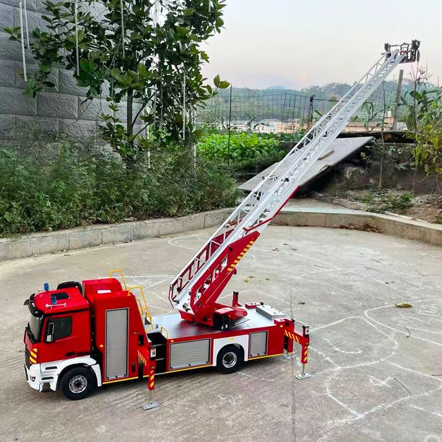 TOUCAN RC HOBBY Feuerwehrauto, RC Modell, 1/14, Metall Chassis, ferngesteuert - Bild 1