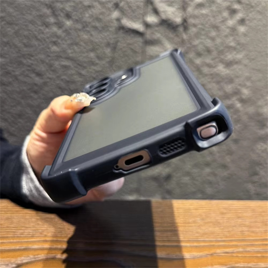 Stoßfeste Panzer-Handyhülle für Samsung S25, S26 Plus und S24 Ultra in Matt Transluzent, erhältlich in Black und Purple - Bild 2