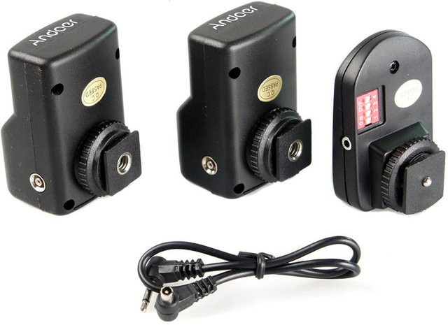 Andoer Universeller 16-Kanal Funkfernbedienungs-Speedlite-Blitzauslöser mit 1 Sender und 2 Empfängern in Schwarz für Canon, Nikon, Sigma, Olympus und Pentax - Bild 1