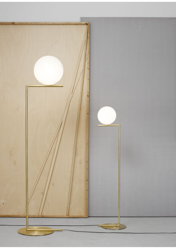 Flos IC F Stehleuchte in Gold/Messing mit dimmbarer Opalglas-Kugel - Bild 2