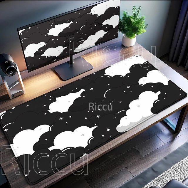 Riccu Kawaii Wolken Mauspad XXL in Schwarz und Weiß für Gaming und Büro - Bild 1