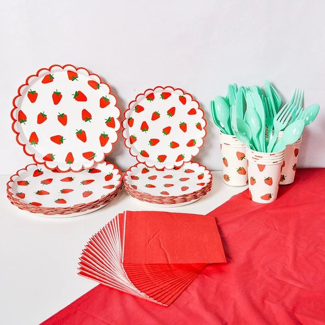DAWNFAM Erdbeer Einweg-Tischgeschirr Set aus Papier mit Tellern, Bechern und Ballons in Rot und Mehrfarbig für deine Geburtstagsparty - Bild 1