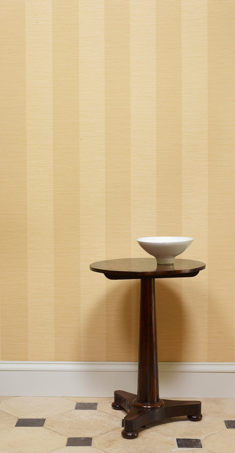 Colefax & Fowler Tapete Lark Stripe in Gelb mit klassischem Streifenmuster und abstraktem Design - Bild 1