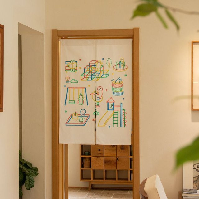 VIKAMA Graffiti-Türvorhang für Kinderzimmer und Spielplätze, blickdichter Stoffvorhang mit Grafik-Design, Mehrfarbig, Breite: 90 cm, Höhe: 65 cm - Bild 1