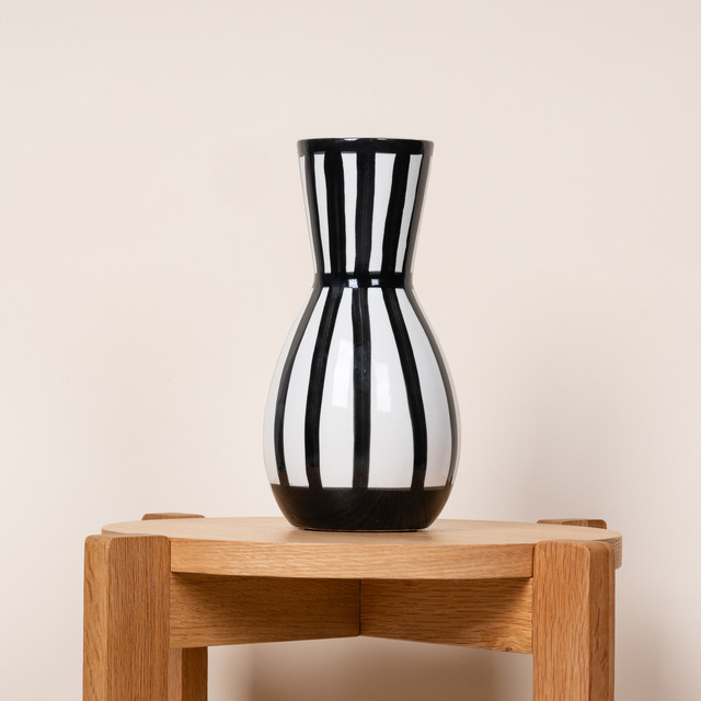 BLUME2000 Steingut Vase Streifen Schwarz Weiß oval Höhe: 26,0 cm - Bild 1