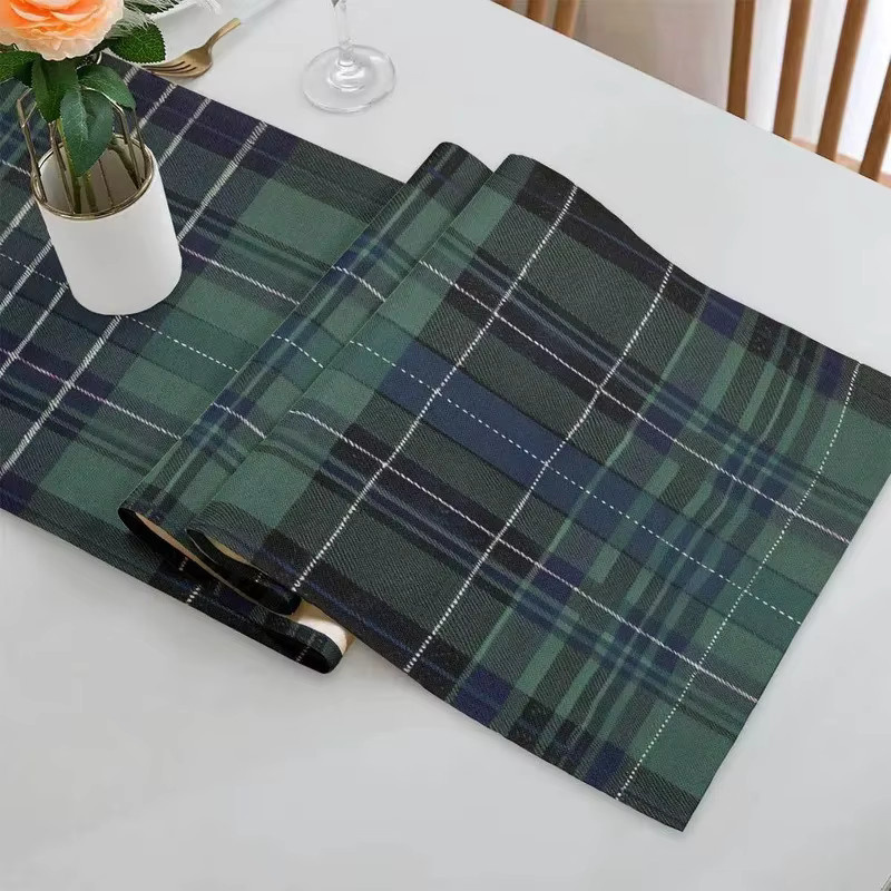 VIKAMA Weihnachtstischläufer mit schottischem Tartan-Karomuster in Grün-Blau für deine Weihnachtsdekoration - Bild 5