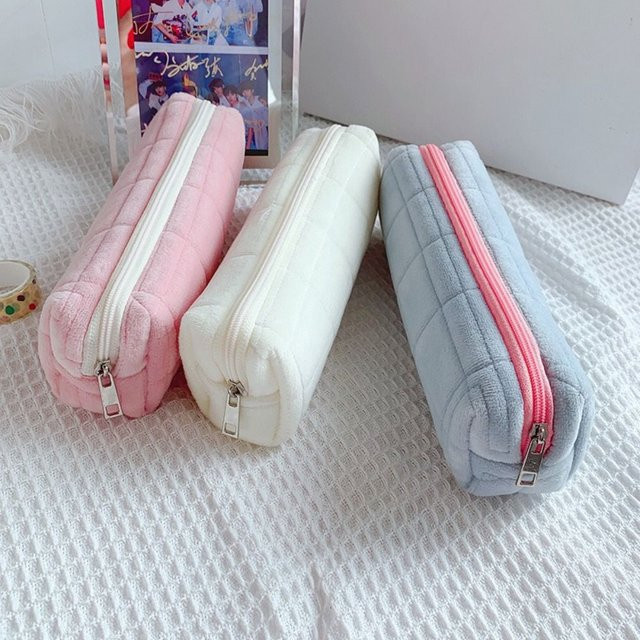 Große Plüsch Bleistift Tasche mit Zipper als Schreibwaren Box für die Schule in Weiß und Multicolour - Bild 1