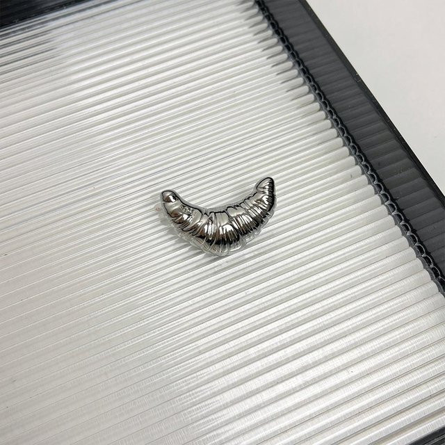 Brosche Metall, Rund, Wasserwellen, Weiß, Unisex - Bild 1