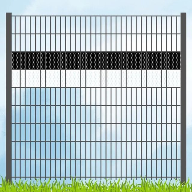 zaun zu Sichtschutzstreifen Fanartikel in Schwarz/Weiß, semi-transparent und gelocht - Bild 1
