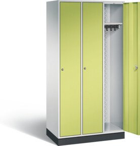 Garderobenschrank Intro von C+P Möbelsysteme in Viridigrün und Lichtgrau, H x B x T: 195 x 92 x 49 cm - Bild 1