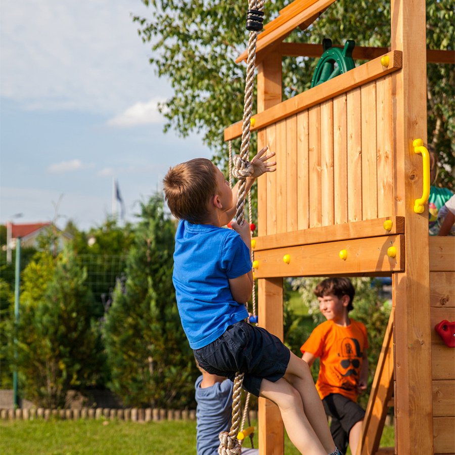 Fungoo Spielturm Fortress Move+ aus Teak mit Rutsche, Kletterwand, Leiter, Holzdach und Doppelschaukel - Bild 1