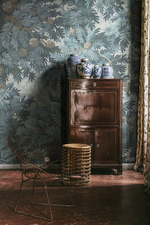 Rebel Walls Wandbild Spruce Forest Blue - Botanisches Vlies in Vintage-Optik