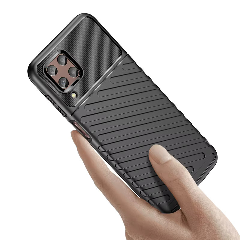 Stoßfeste Silikon-Handyhülle für Samsung Galaxy M33 und Jump 2 in Schwarz - Bild 3