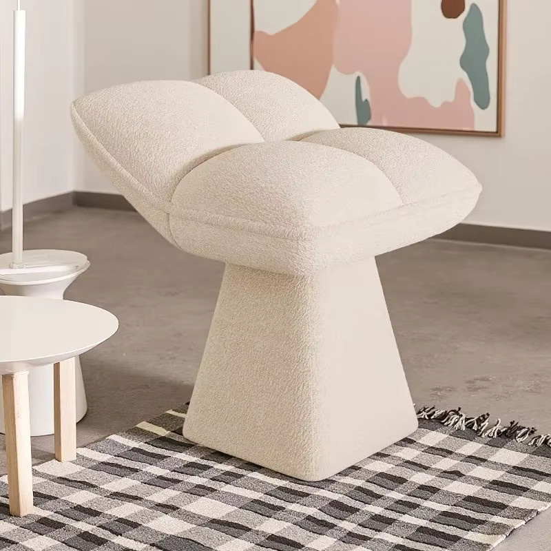 Drehbarer Make-up-Hocker aus massivem Holz von LIUSHADUOLA in Schwarz mit Bouclé-Bezug - Bild 1
