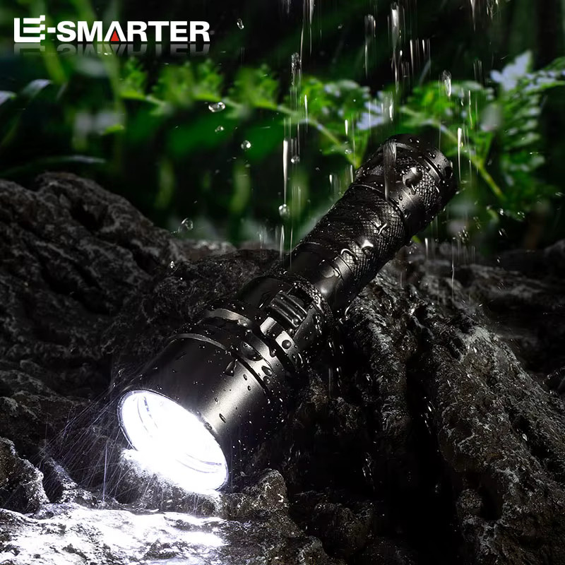 ESMARTER Professionelle Unterwassertaschenlampe mit LED und 18650 Akku, IP68 Wasserdicht, Schwarz - Bild 5