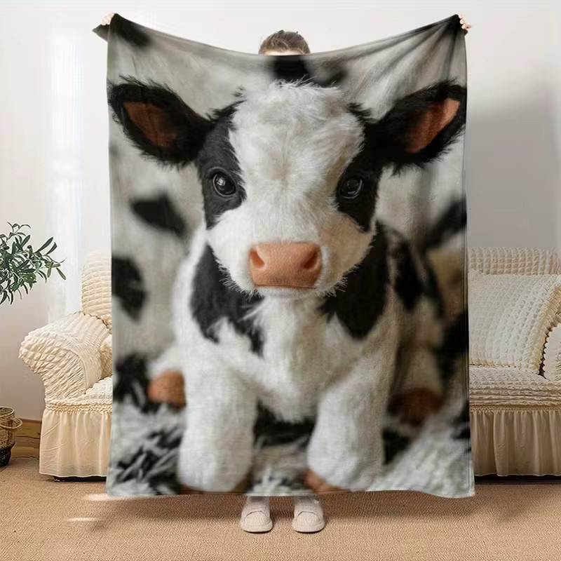 VIKAMA Kuschelige Kalb-Decke in Weiß, Weiche Tier-Style Überwurfdecke aus Polyester, B/T: 90 x 60 cm - Bild 3