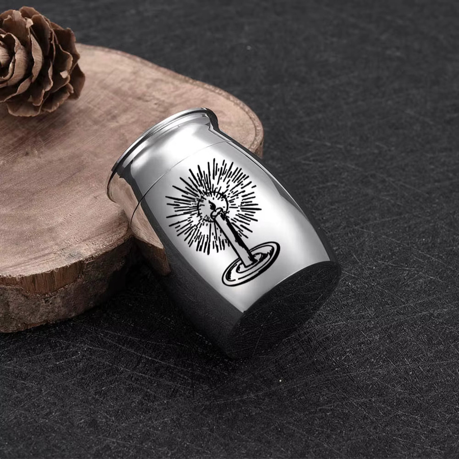 Mini-Urne für menschliche Asche aus Metall in Blau mit abstraktem Schnitzkerzen-Muster als Gedenk-Aschenhalter - Bild 4