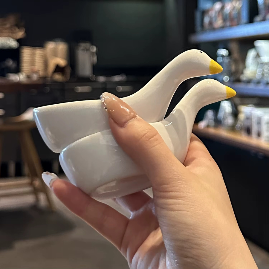 Weiße Keramik-Dip-Bowl in niedlicher Schwanenform als kleine Schüssel für Gewürze und Vorspeisen - Bild 2