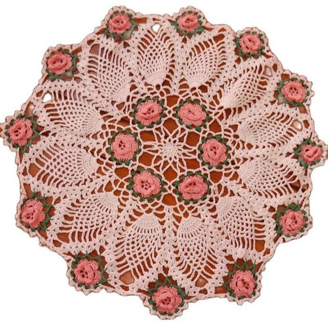 Handgefertigtes Tischset aus Baumwolle in Rosa und Braun mit floralem Häkelmuster, Durchmesser: 48 cm - Bild 1