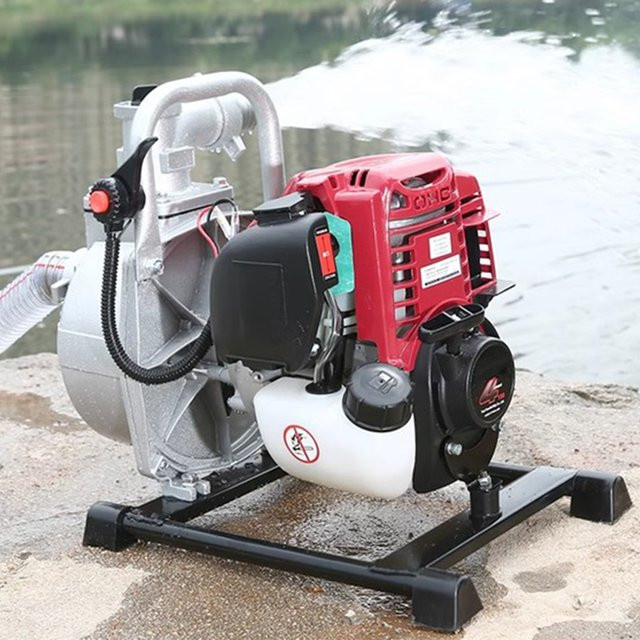 Rote Benzin-Wasserpumpe für Rasenmäher-Umbau und landwirtschaftliche Bewässerung als professionelle Saugpumpe für Viertakt-Motoren - Bild 1