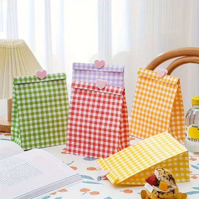 50-teiliges Set Geschenktüten mit Karomuster und Aufklebern aus Papier in verschiedenen Farben für deine Partygeschenke - Bild 1