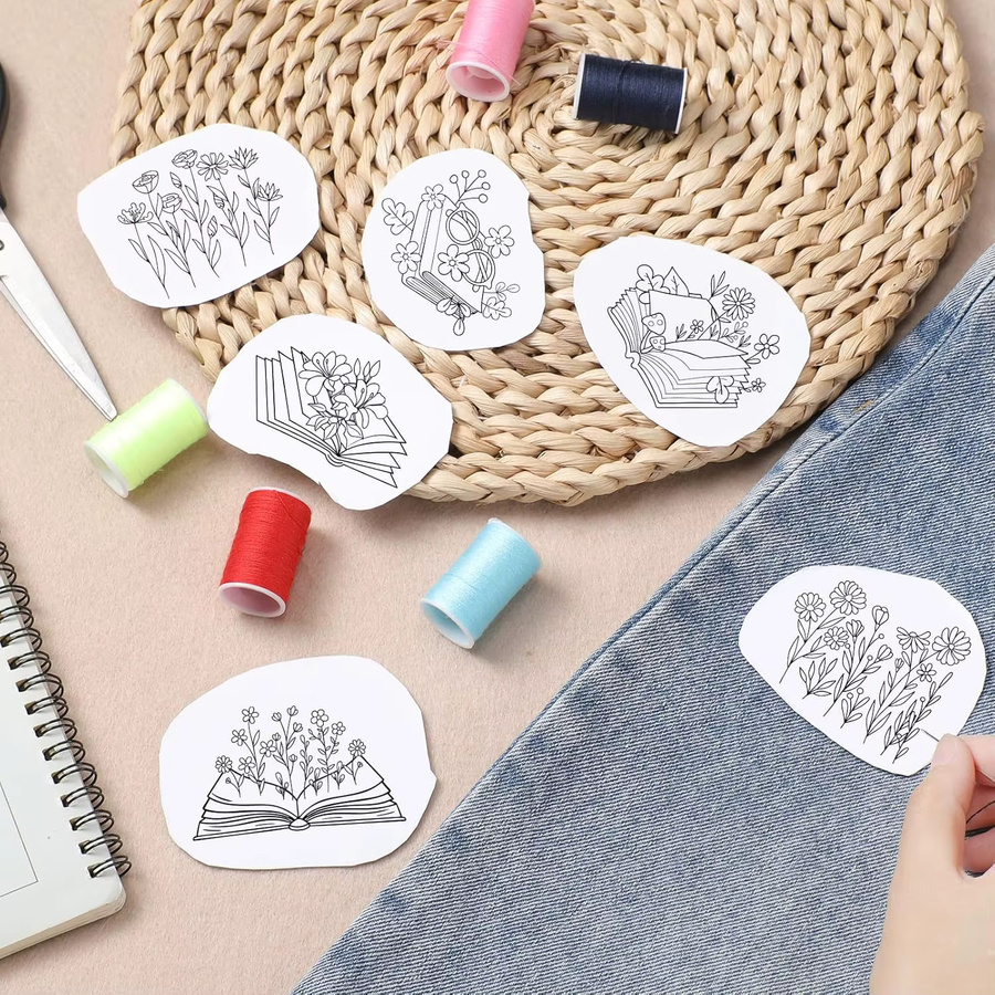 Selbstklebendes wasserlösliches Stickmuster-Papier Set mit Buch und botanischen Blumenmustern in Weiß - Bild 2