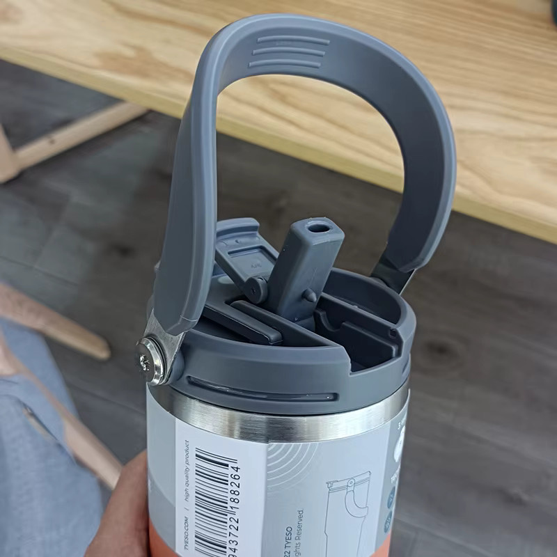 Tyeso Thermosflasche aus Edelstahl in Schwarz mit doppelschichtiger Isolierung für Heiß- und Kaltgetränke - Bild 3