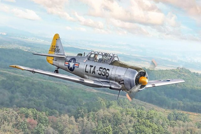 Italeri T-6G Texan, Modellfahrzeug, 1:48 - Bild 1