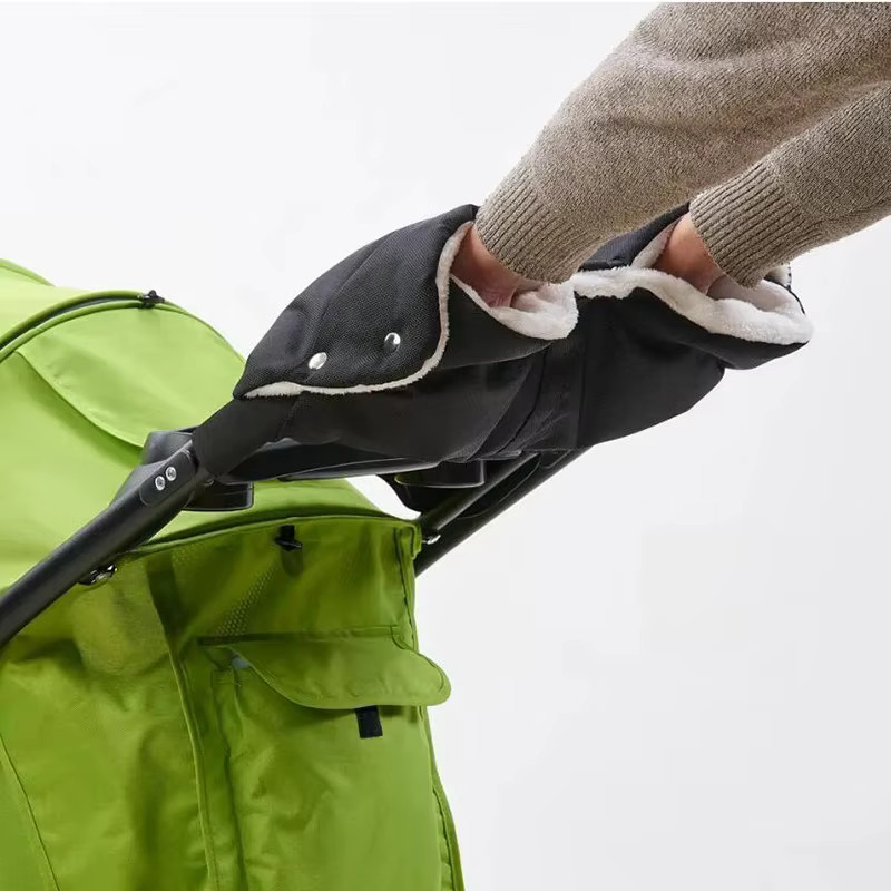 Warme Kinderwagen Handmuff aus Fleece und Pelz in Grau, Wind- und wasserdichte Handabdeckung für Kinderwagen Zubehör - Bild 5