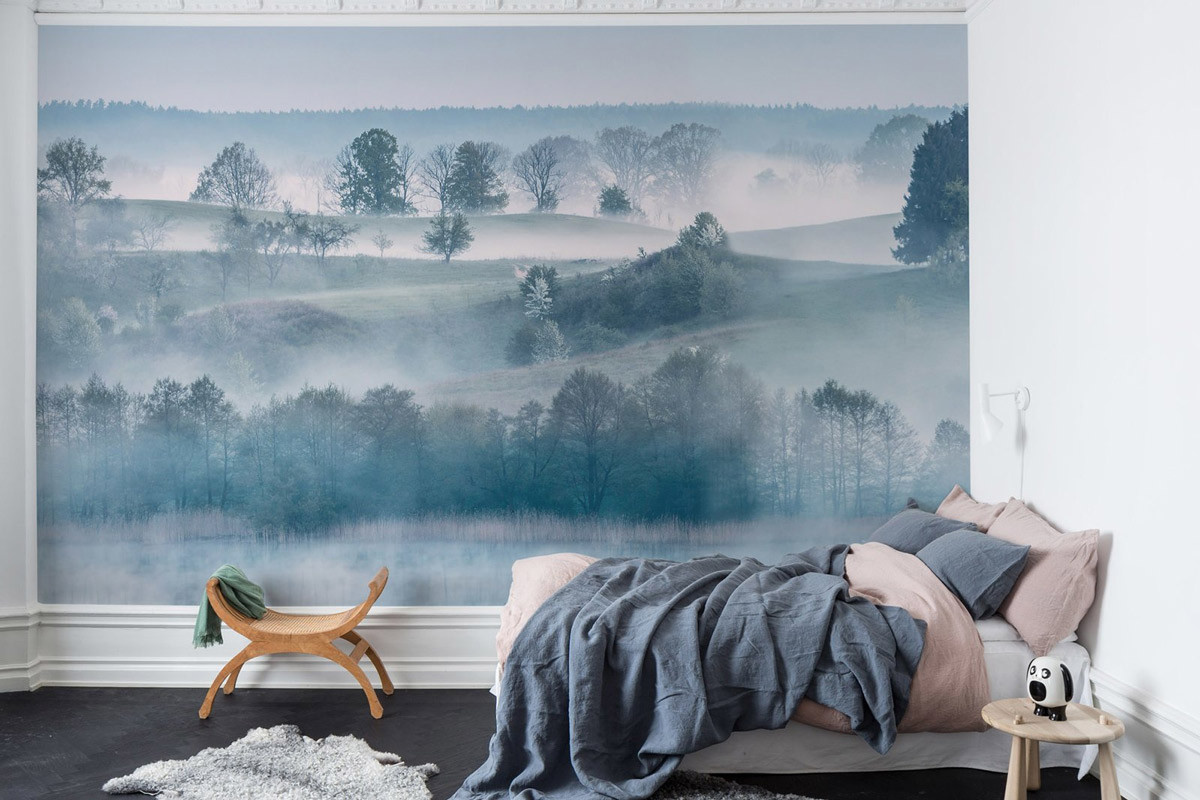 Rebel Walls Mural Morning Haze Wandtattoo in Blau und Pink im skandinavischen Design - Bild 1