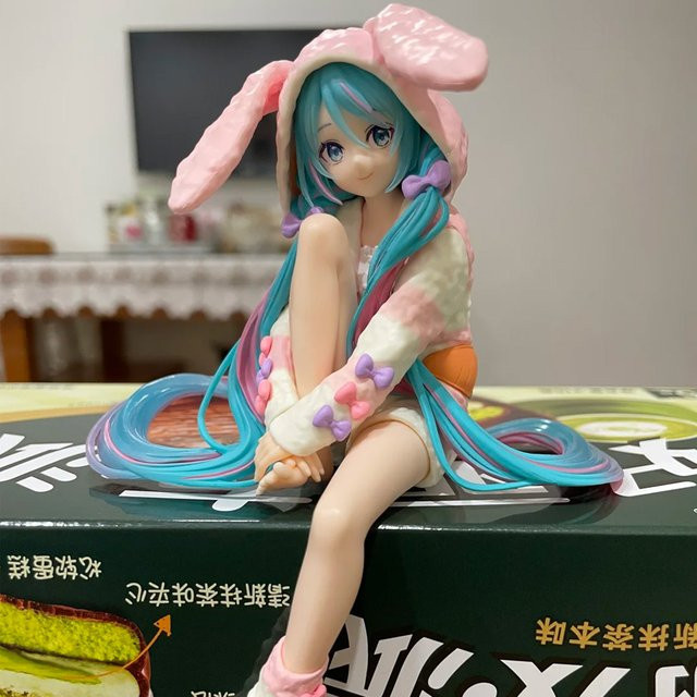 Bandai Hatsune Miku Noodle Stopper Figur, Hasenohren-Pyjama, 14cm - Bild 1