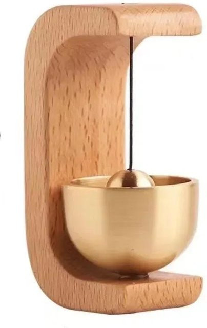Dekorative Windglocke aus Holz und Metall in Beige und Gold als hängende Windspiele für deinen Eingangsbereich - Bild 1