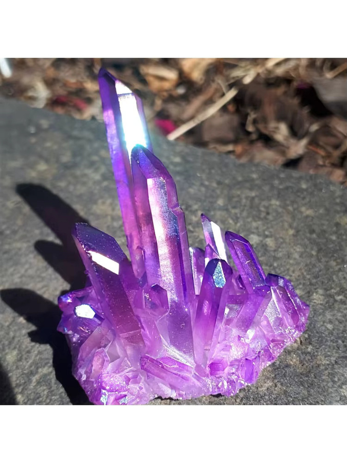 CRYSTALHOLA Aura Purple Crystal Cluster mit galvanisierten sechseckigen Spitzen in unregelmäßiger Form, lila Stein - Bild 4