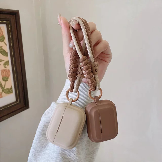Karamellfarbene Silikon-Schutzhülle mit Armband für Apple AirPods 2, 3 und Pro 2 in Braun und Beige - Bild 1