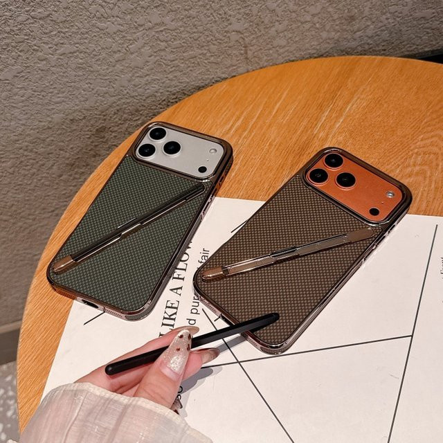 Eurynome Kohlefaser-Hülle für iPhone 17 Pro Max, 16, 15 Plus, 14, 13 mit Luftstift-Stylus-Steckplatz und Kevlar-Beschichtung in Schwarz oder Braun - Bild 1