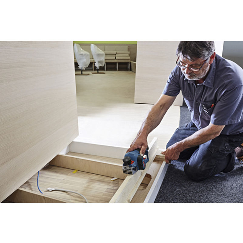 Bosch Akku-Hobel GHO 12V-20 Professional solo in Blau und Schwarz - Bild 2