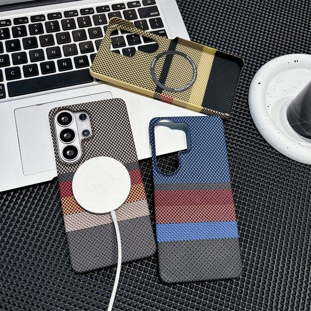 Ultradünne Samsung Handyhülle mit Kevlar-Muster und MagSafe Kompatibilität in Braun für S26 Ultra, S25, S24, S23 und S23 FE Plus - Bild 1