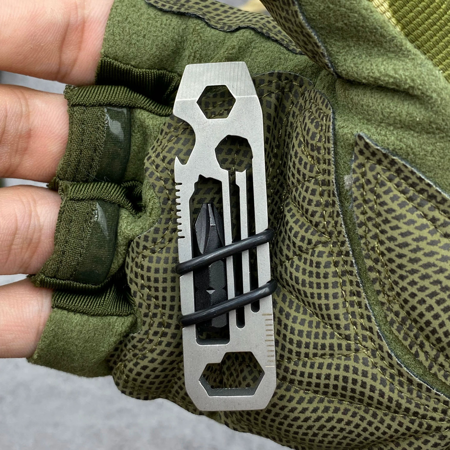 EDC Pocket Survival Tool Multifunktionswerkzeug in Silber mit Schraubendreher, Flaschenöffner und Schlüsselanhänger für Outdoor und Camping - Bild 3