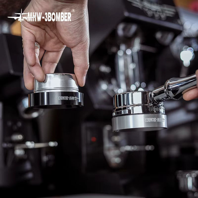 MHW-3BOMBER Magnetischer Kaffee-Dosiertrichter für 58 mm Siebträger in Schwarz aus Edelstahl - Bild 3