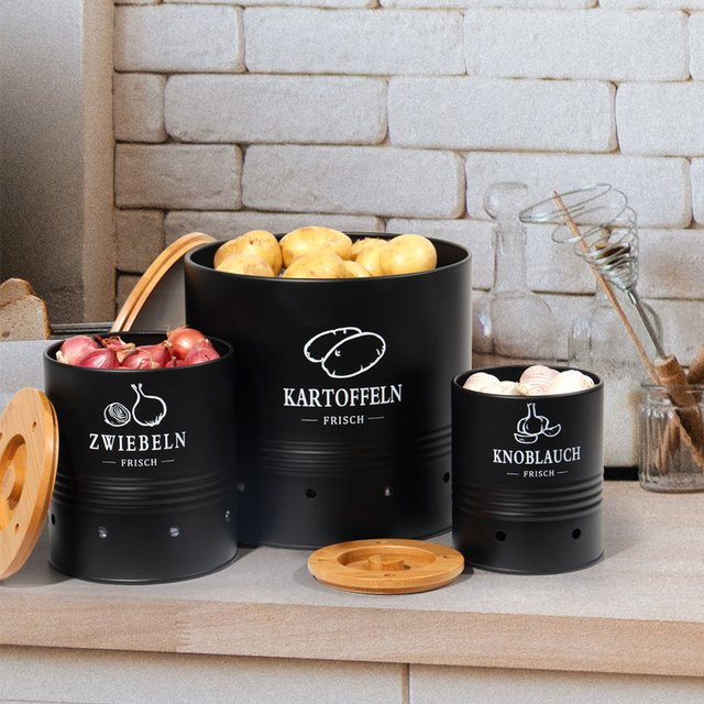 SYLANDO Aufbewahrungsboxen Set für Kartoffeln, Zwiebeln und Knoblauch, 3er Set aus Metall mit Bambusdeckel und Belüftungslöchern, Schwarz - Bild 1